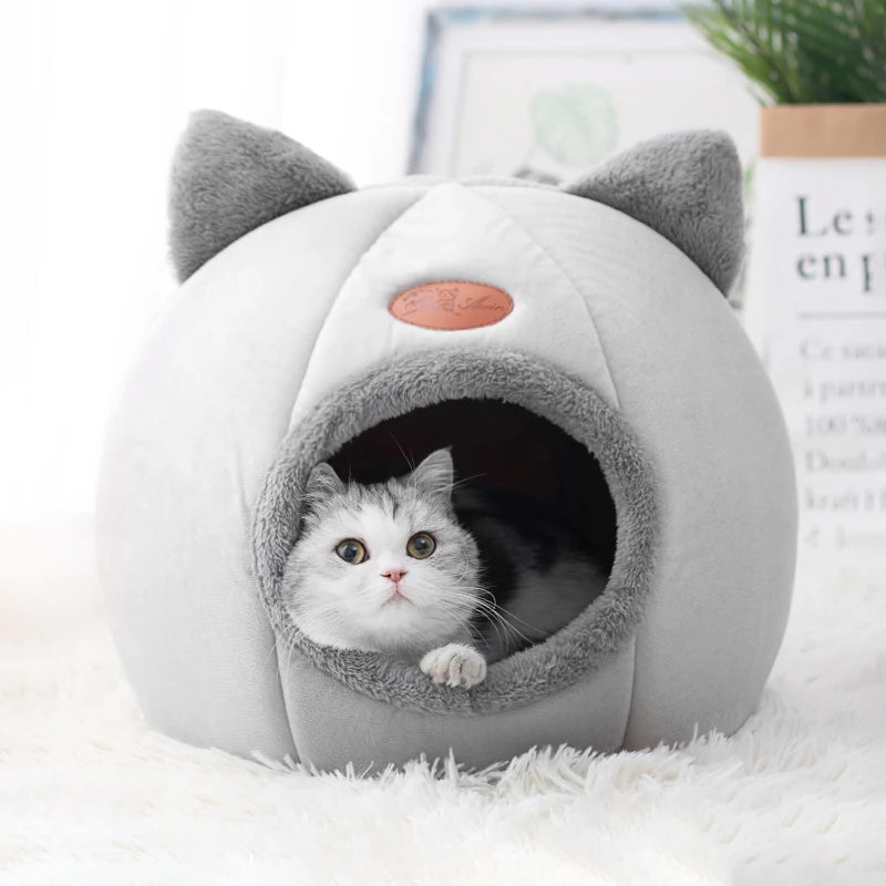 Cosy Winter Cat Cave Bed