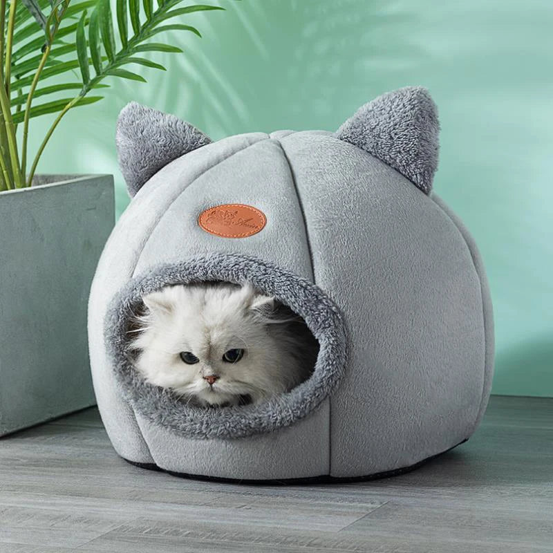 Cosy Winter Cat Cave Bed
