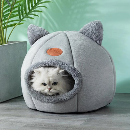Cosy Winter Cat Cave Bed
