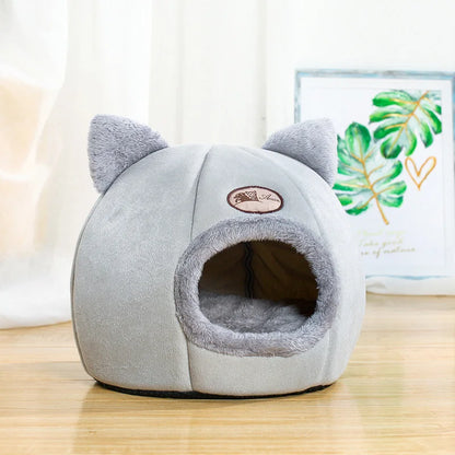 Cosy Winter Cat Cave Bed